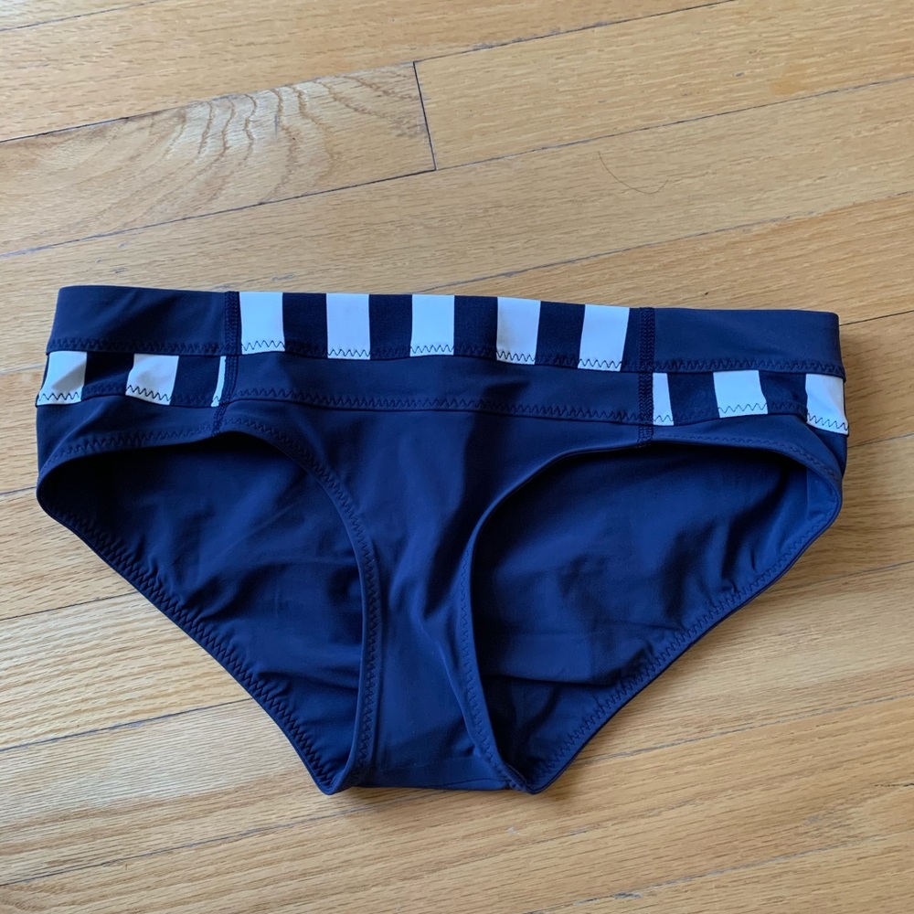 Lululemon swim bottom